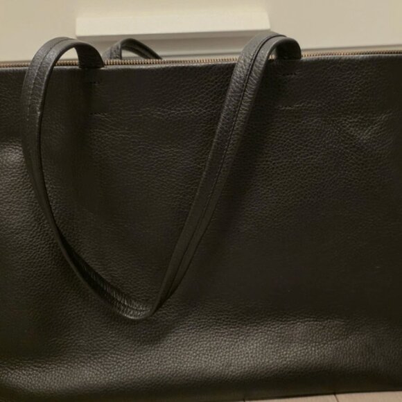 Cuyana Classic Zipper Black Tote Bag with Crossbody Strap with Insert - Picture 3 of 6